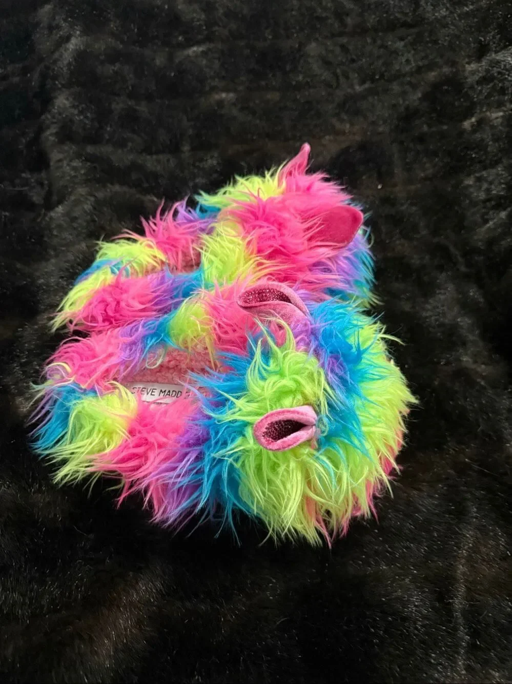 Steve Maddin jbunnyy girl size M  5 rainbow fluffy slippers